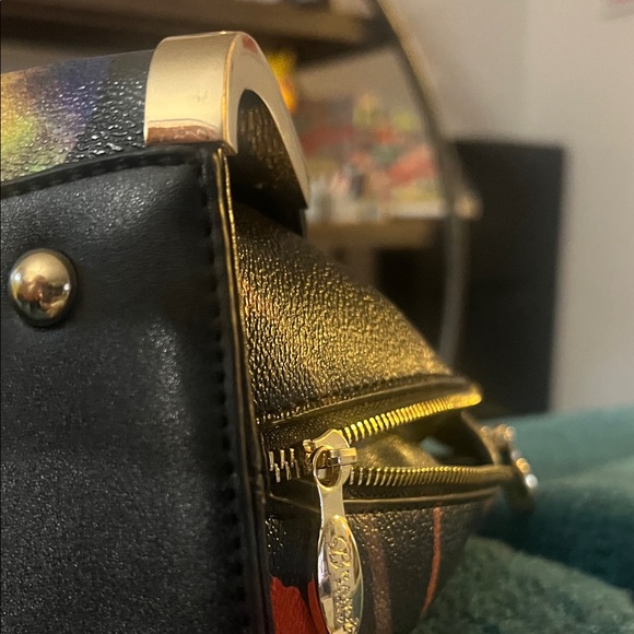 Italian leather - perfect for fall bag!🍁🍂🥬🍂🌱 - Picture 4 of 9